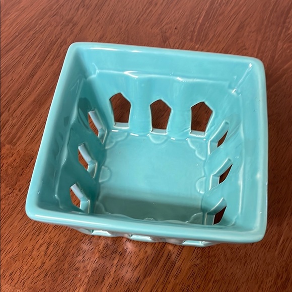 The Classy Way to Display Berries - Picture 3 of 4